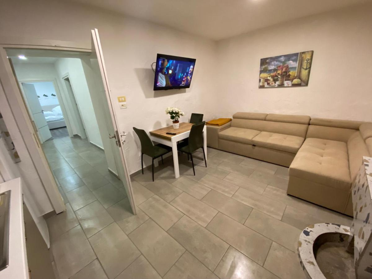 Maison Bellevue - 2 Bdrm Villa In Borsh Beach Dış mekan fotoğraf